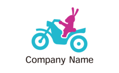 バイクでドライブするうさぎ